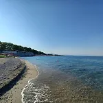 Tra Ulivi E Mare