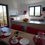 Tra Ulivi E Mare *