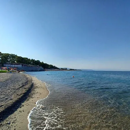 Tra Ulivi E Mare